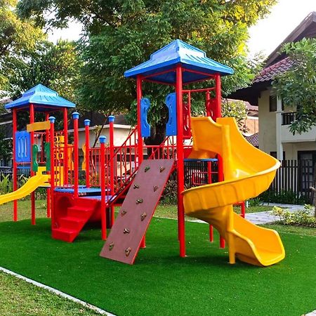 Whiz Prime Hotel Darmo Harapan Surabaya Eksteriør bilde