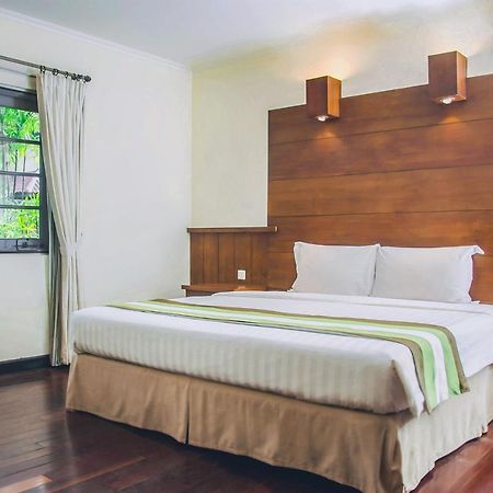 Whiz Prime Hotel Darmo Harapan Surabaya Eksteriør bilde