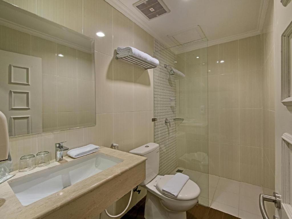 Whiz Prime Hotel Darmo Harapan Surabaya Eksteriør bilde