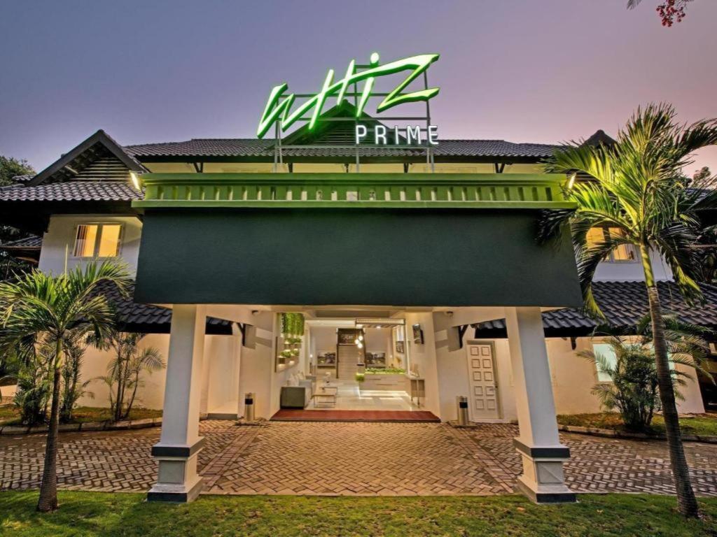Whiz Prime Hotel Darmo Harapan Surabaya Eksteriør bilde