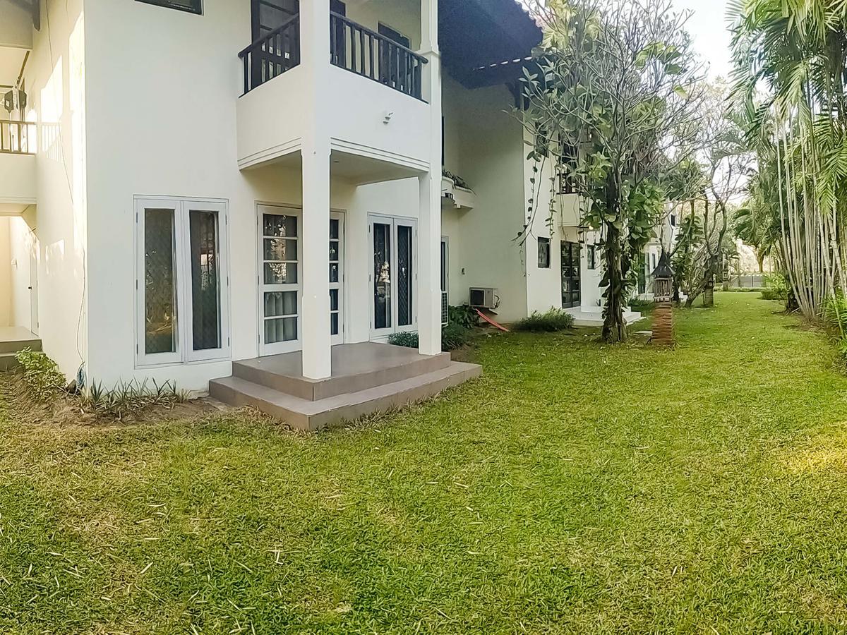 Whiz Prime Hotel Darmo Harapan Surabaya Eksteriør bilde