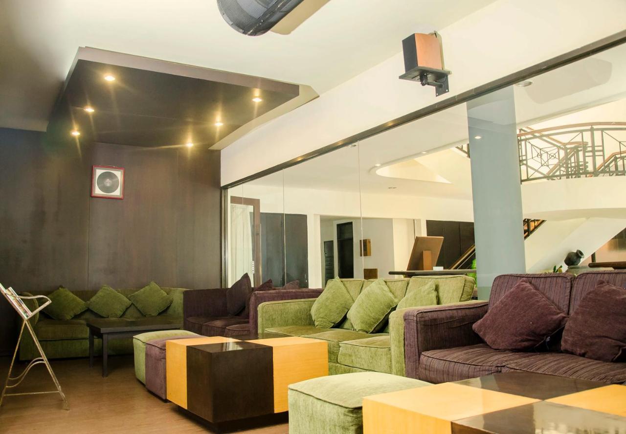 Whiz Prime Hotel Darmo Harapan Surabaya Eksteriør bilde
