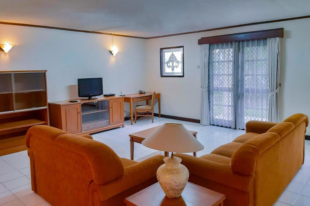 Whiz Prime Hotel Darmo Harapan Surabaya Eksteriør bilde