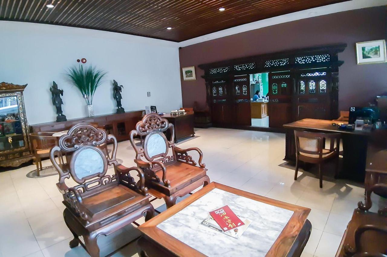Whiz Prime Hotel Darmo Harapan Surabaya Eksteriør bilde