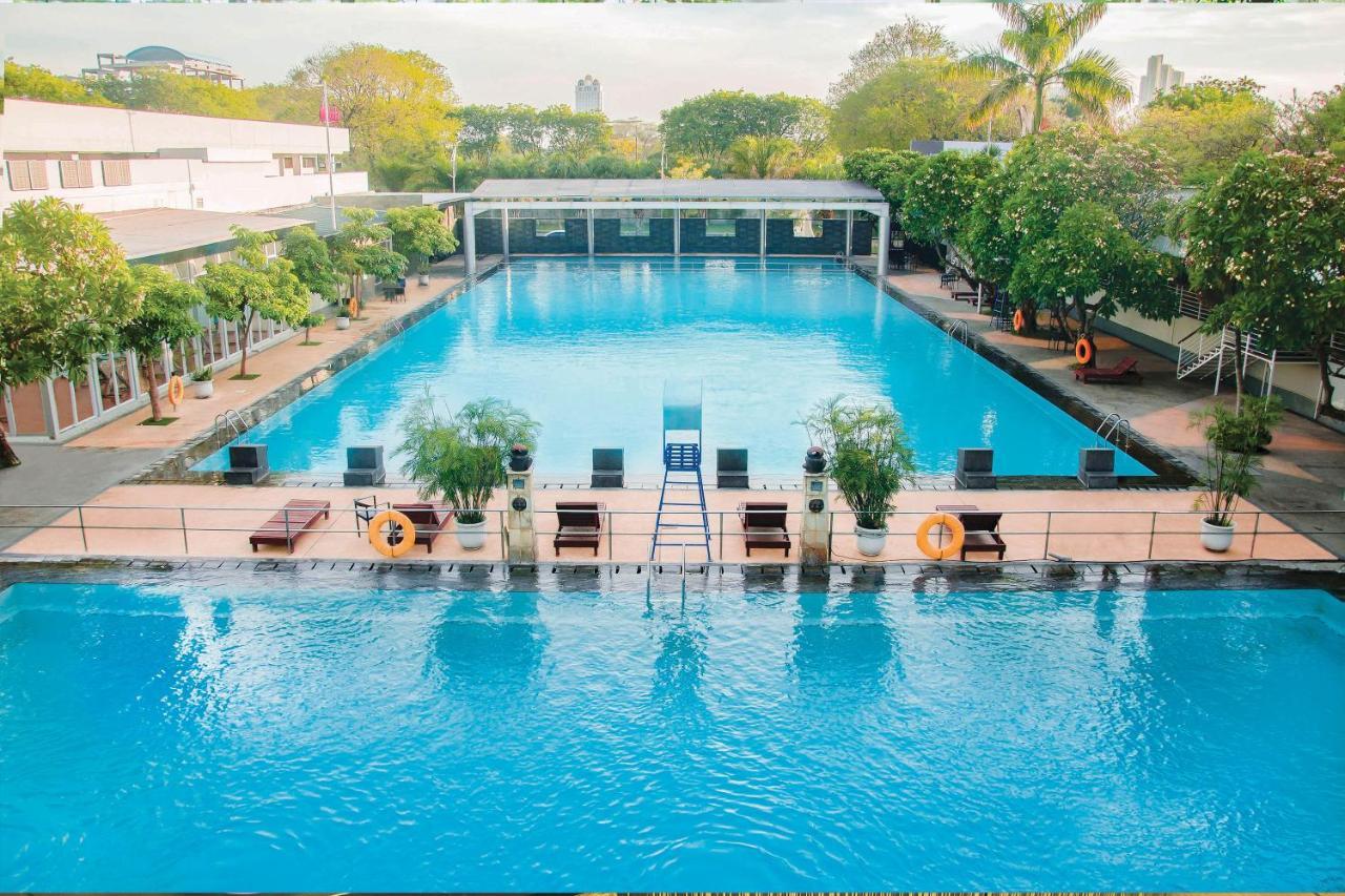 Whiz Prime Hotel Darmo Harapan Surabaya Eksteriør bilde