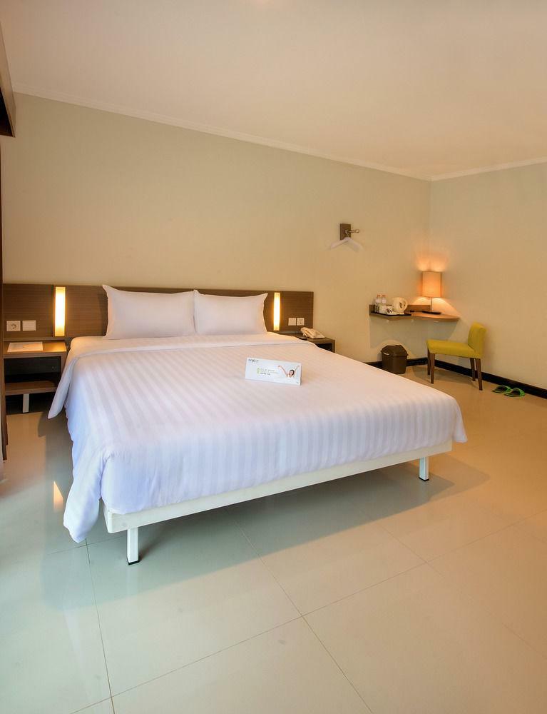 Whiz Prime Hotel Darmo Harapan Surabaya Eksteriør bilde
