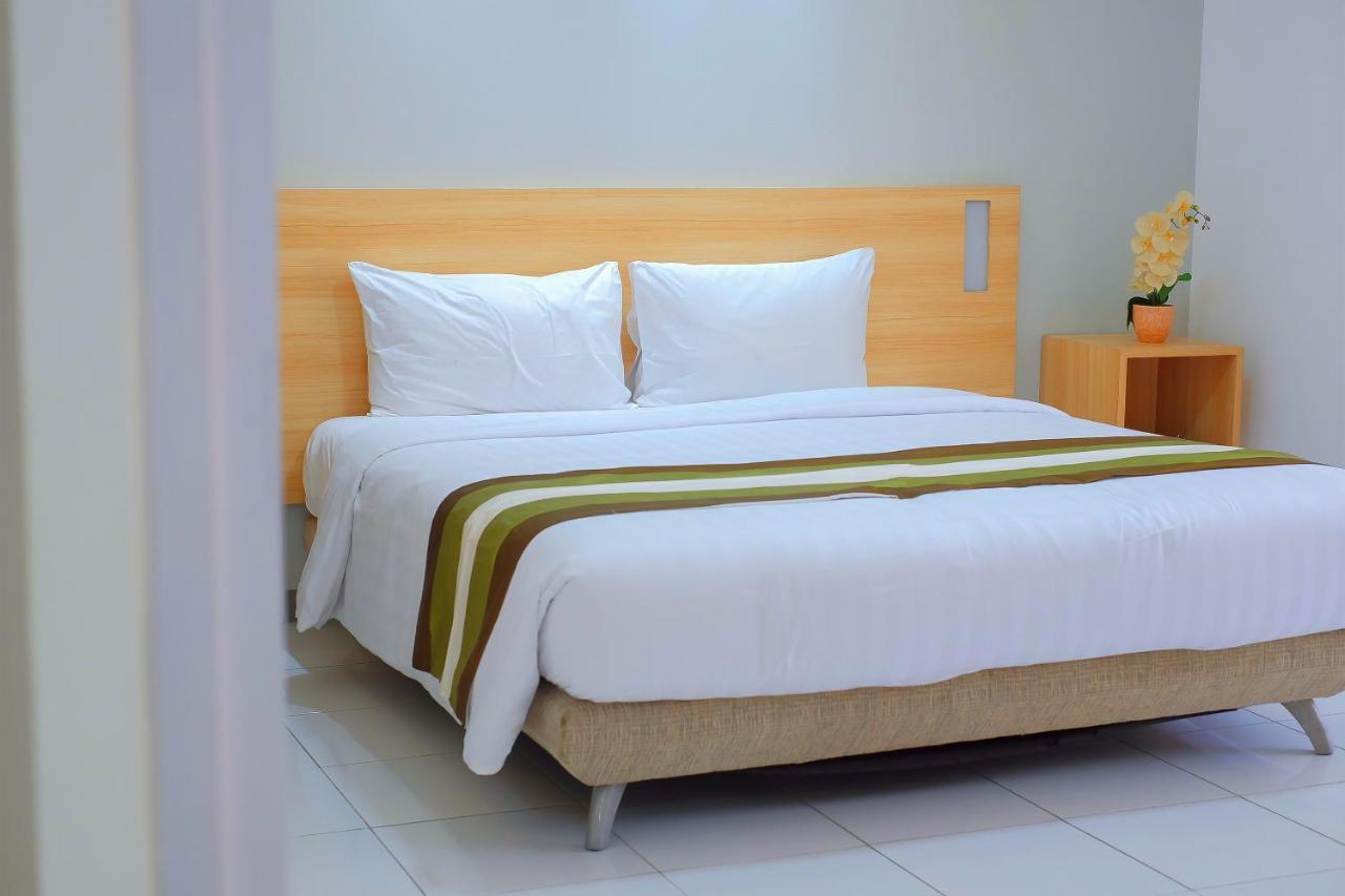 Whiz Prime Hotel Darmo Harapan Surabaya Eksteriør bilde