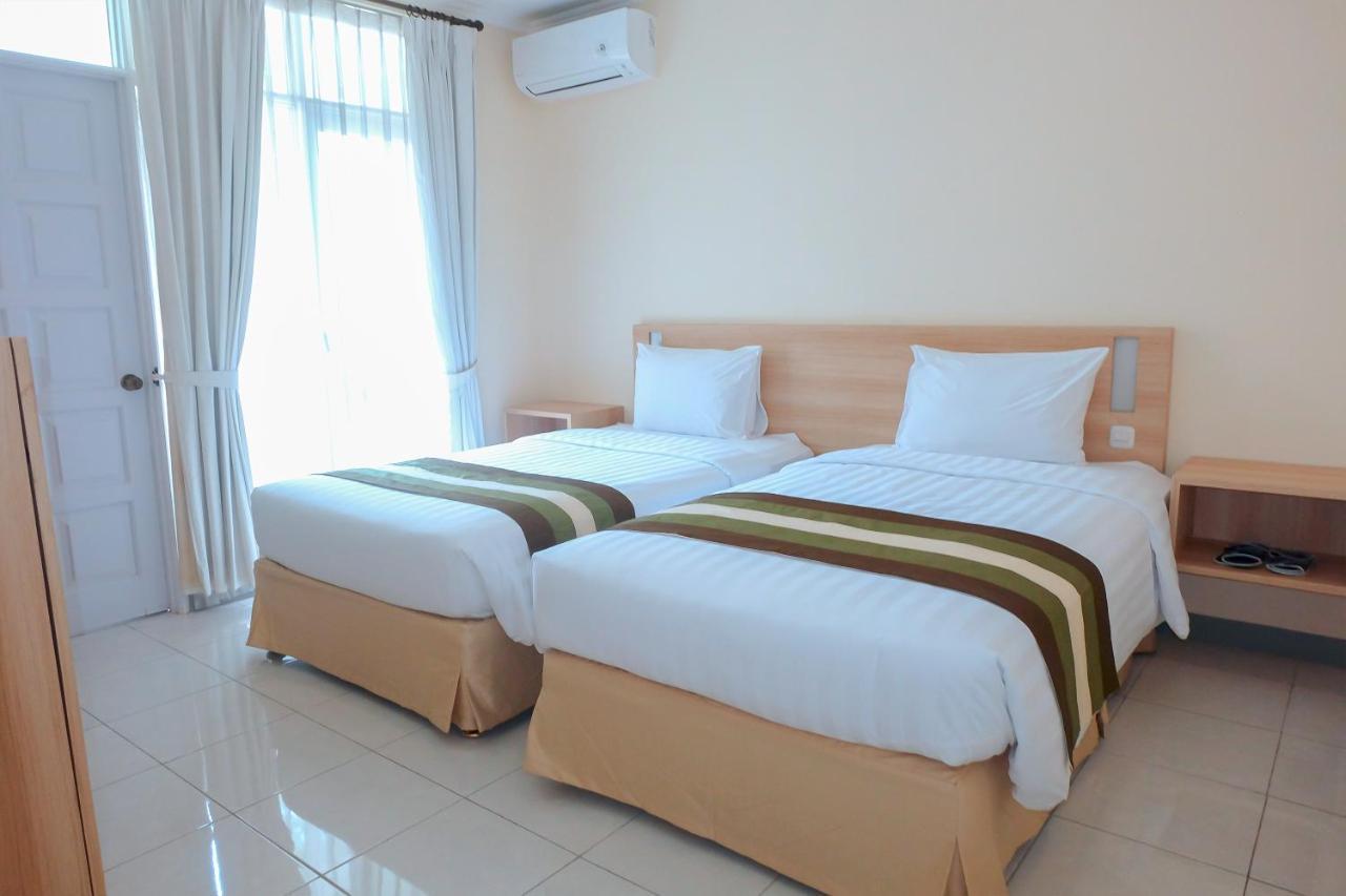 Whiz Prime Hotel Darmo Harapan Surabaya Eksteriør bilde