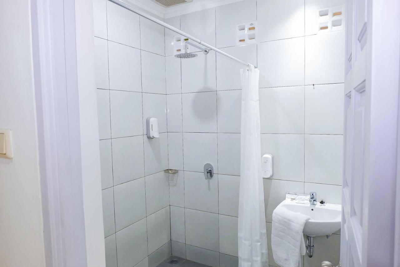 Whiz Prime Hotel Darmo Harapan Surabaya Eksteriør bilde